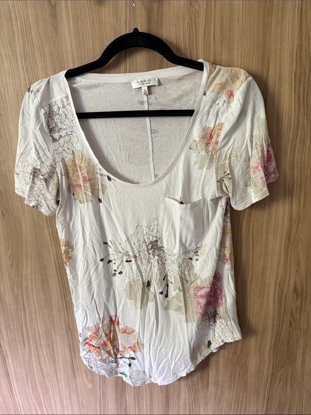 Aritzia White Scoop Neck Floral Pocket Tee